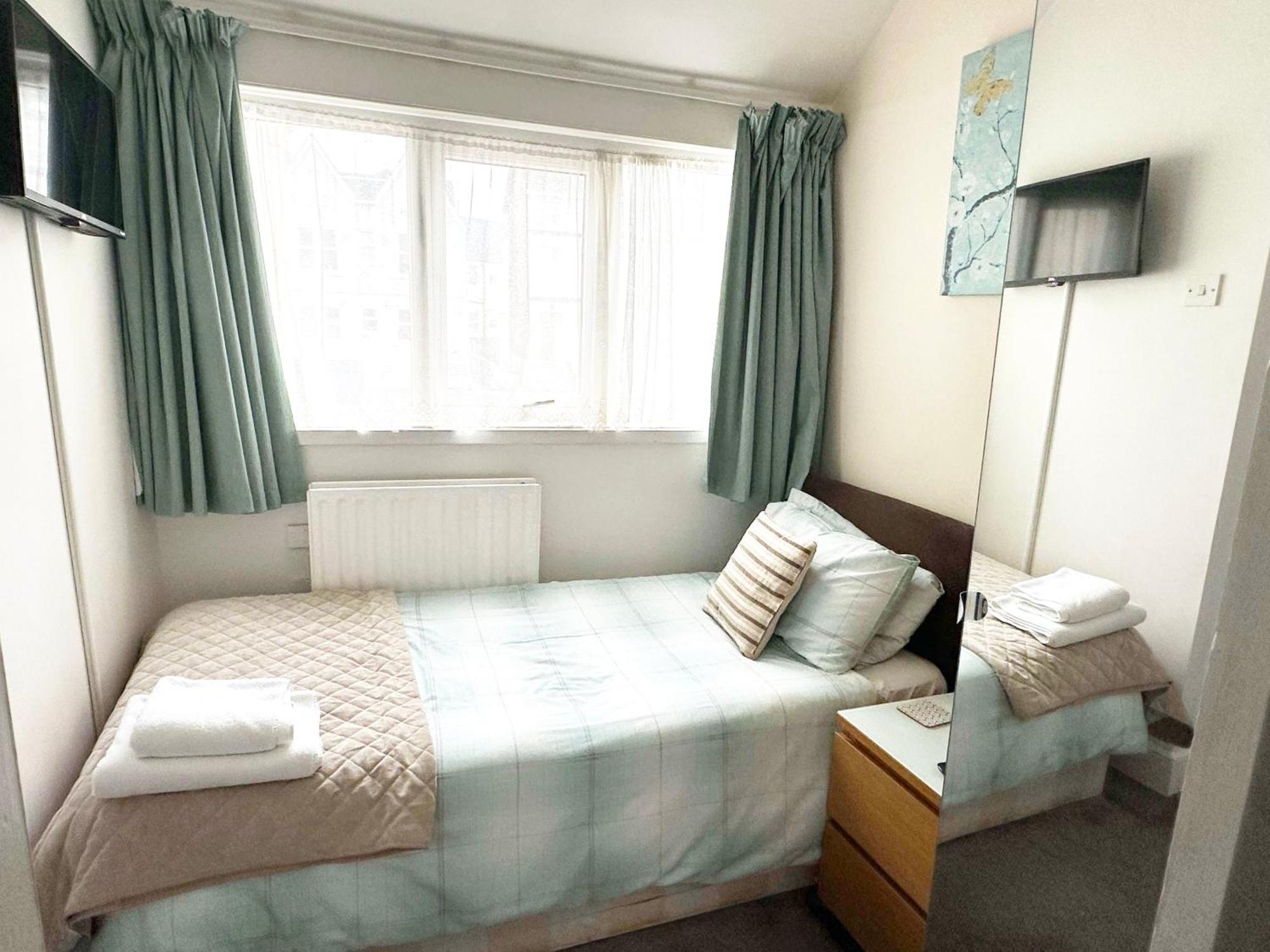 פורטסמות' Esk Vale Guest House מראה חיצוני תמונה
